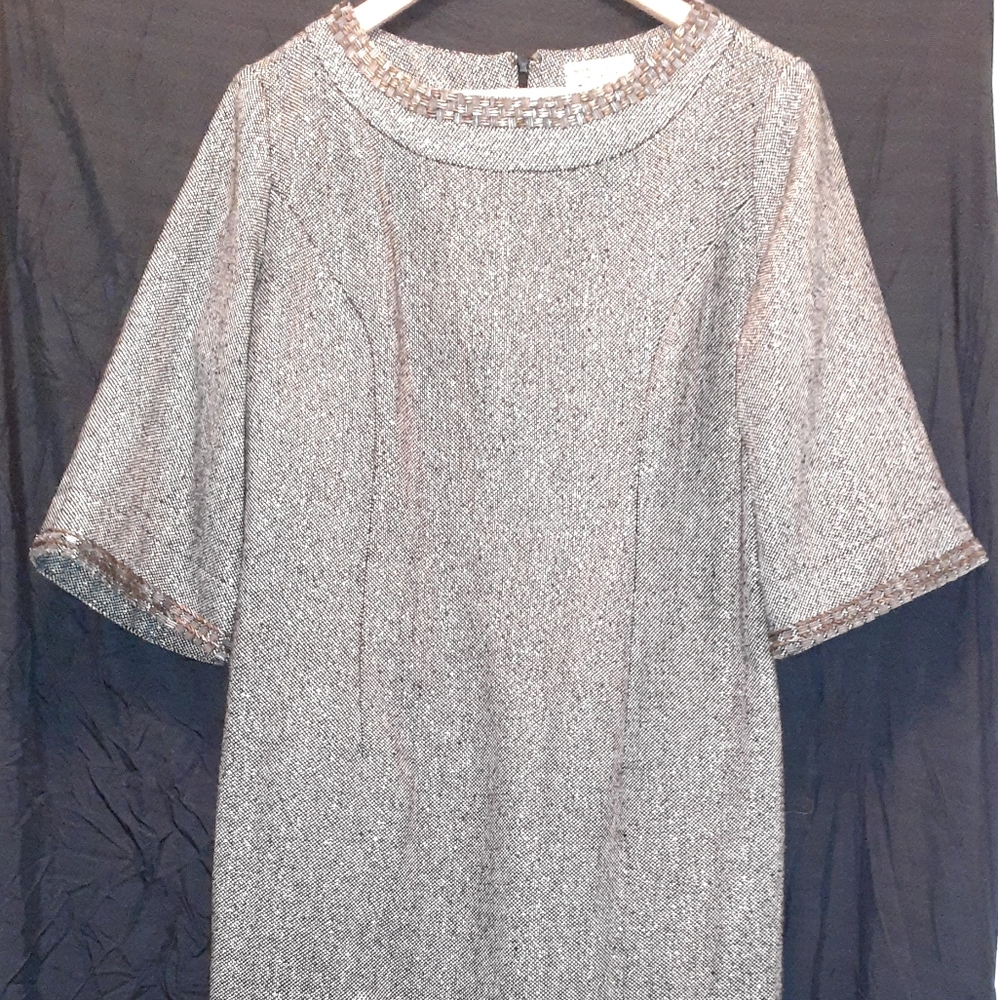 Dress - Picture 8 of 9